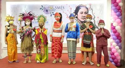 Lomba Fashion Show Busana Tradisional Dalam Perayaan Hari Kartini 2022 Saint Monica Sunter